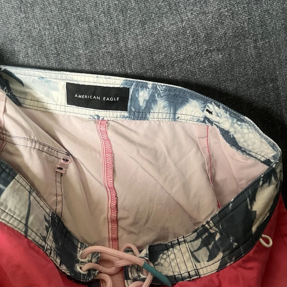 American Eagle Two-Toned Pink Ombré Men's Board Shorts Size Small